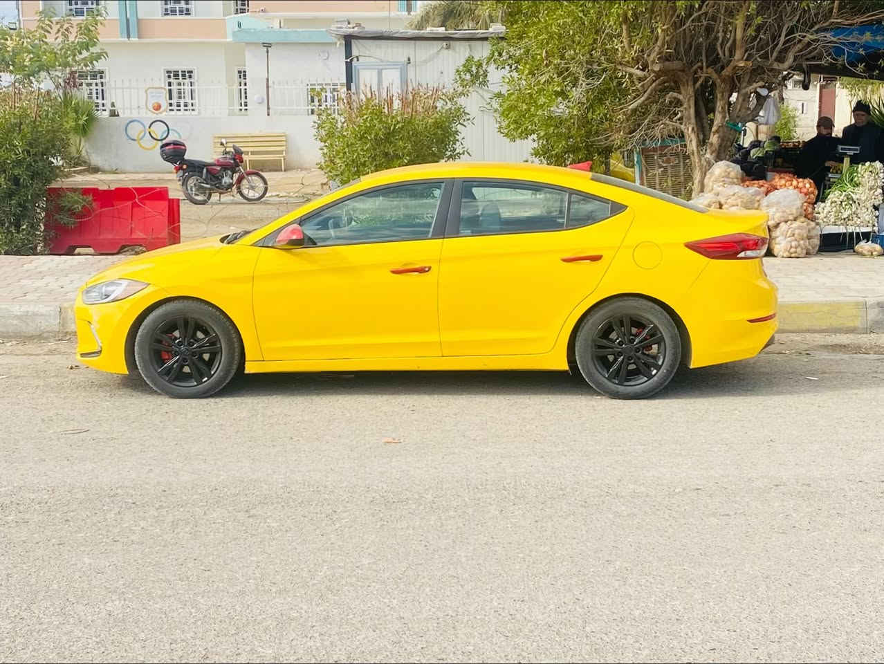 الانترا 2018  نص فول  سيارة حلو ومابيها شيء وجاهزه ماشية 104ميل  السعر 130 وبيها مجال بسيط سيارة بسمي تحويل ثاني يوم  حادثة موضح بالصورة ***********
