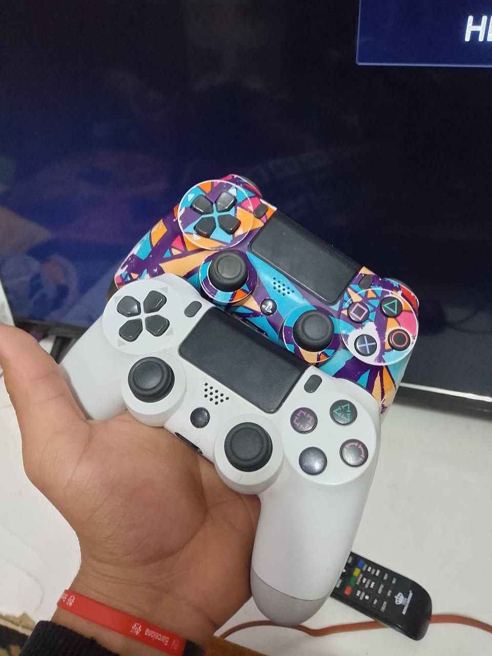 السلام عليكم بلي 4فات للبيع مع يوبي اس مهكر حساب العاب والالعاب بصوره نضافه90% مفتوح تنضيف  ع فحص يدات وحده اصليه مال جهاز وحده باله السعر 250 مكاني بغداد سبع البور للاتصال***********
