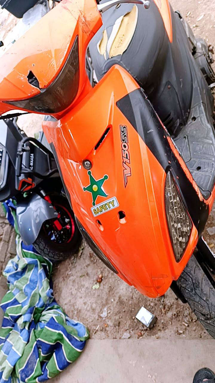 سلام عليكم 
دراجة
ادرس ياباني لون برتقالي  
سرعه ١٤٠ يمشي 
سعر ٣٠٠ دراجة نظيفه خير من الله 
مكاني الانبار الخمسه كيلو
رقم الهاتف ***********
