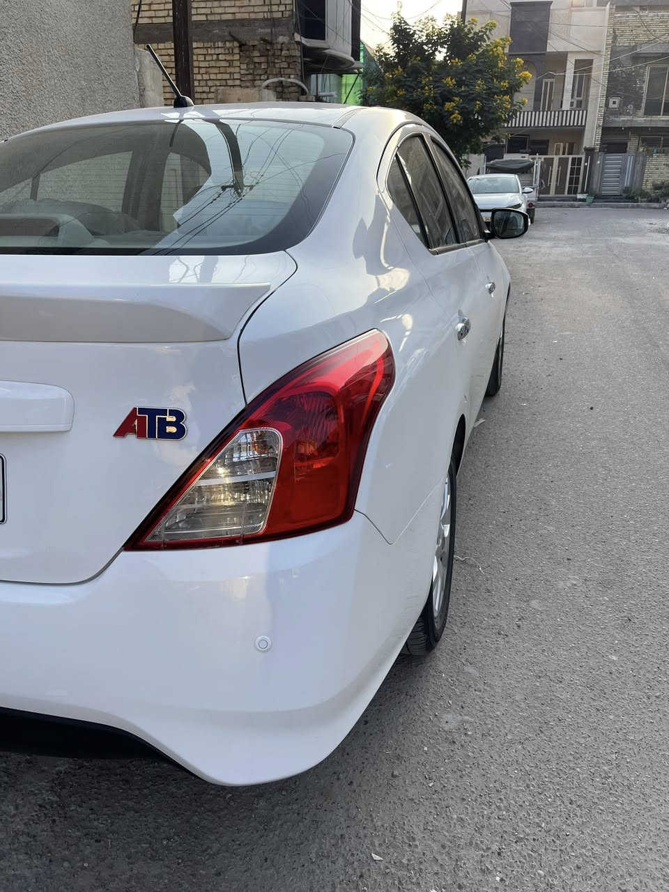 السلام عليكم للبيع نيسان صني 2023 مكفوله من صبغ والضربه ماشيه 36 حقيقي مواصفاتها : محرك 1500 يدات نيكل شاشه كامره تحكم ستيرين 4 جام كهرباء تبريد قطعتين السياره جاهزه وماناقصه اي شي السعر 124 وبي مجال للستفسار الاتصال ***********
