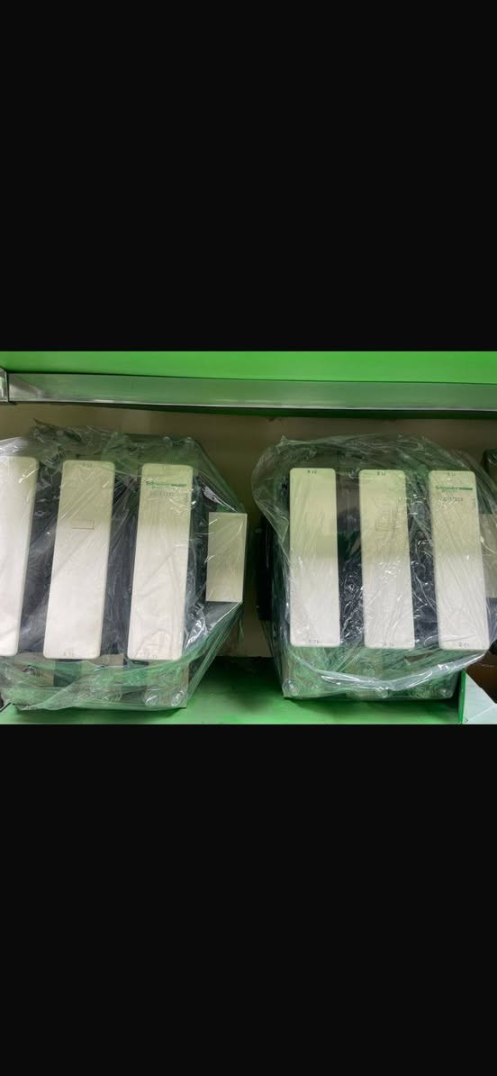 كونتكتر شنايدر و🅰️🅱️🅱️من 16امبير 💹إلى 3200👍🏻اوفرلود جميع الأحجام ♻️
قواطع من 63امبير 🎚️إلى 1600
كونتكترات 4بول 3بول وفرنابكم وبانسب الأسعار ☎️💰***********توصيل مجاني 🚚
