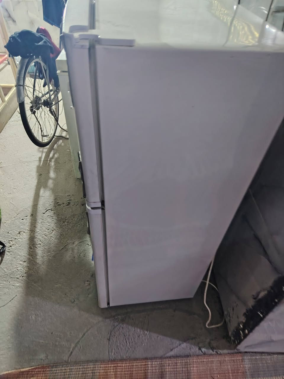 ثلاجه صغيره استخدام قليل جدآ للبيع للاستفسار الاتصال ع رقم *********** واتساب
