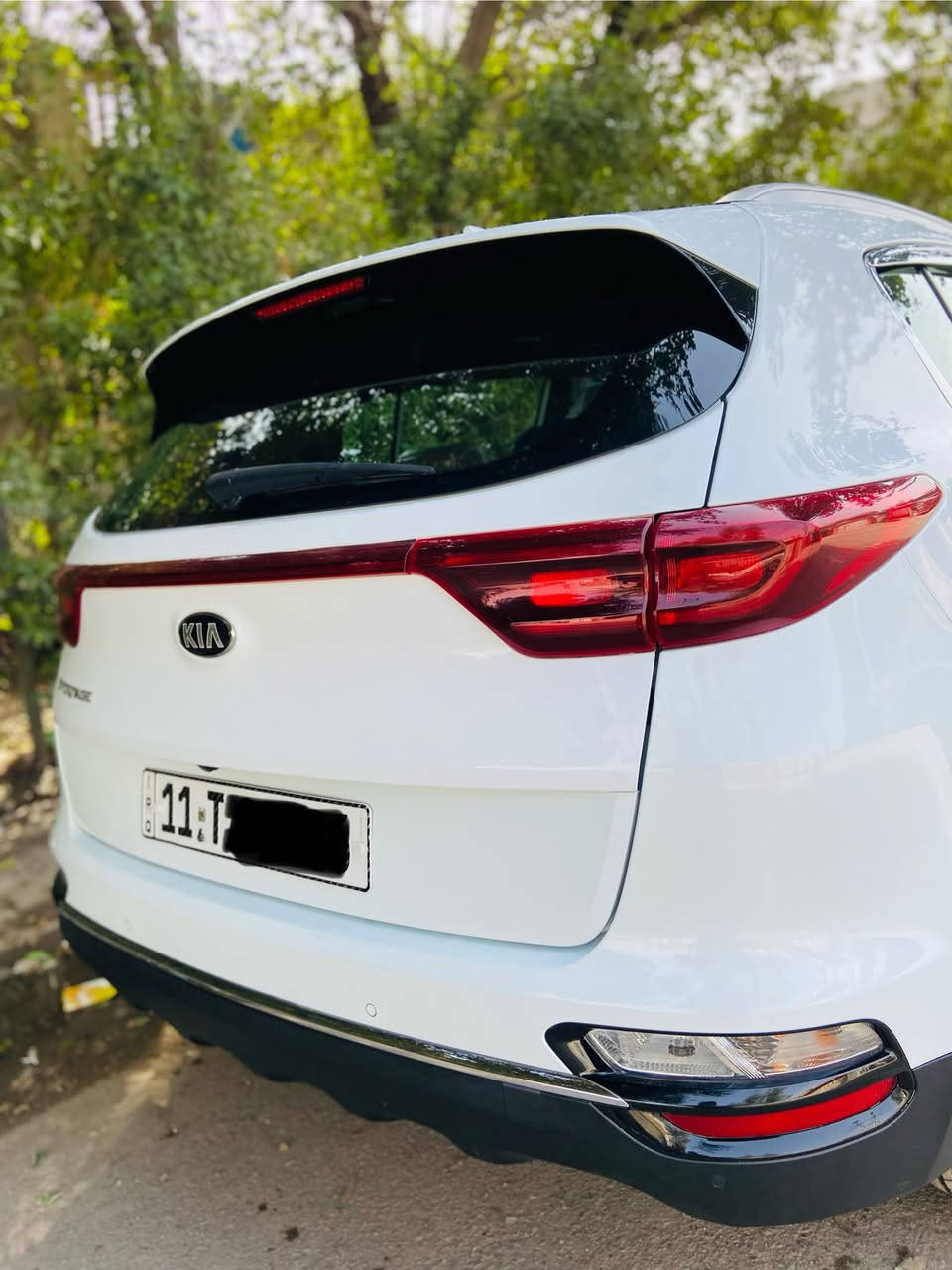 السلام عليكم
سياره للبيع كيا سبورتج موديل2020 
السياره  خليجيه مكفوله كفاله عامه من الصبغ والضربه والبارد
السياره رقم بغداد الدولي الجديد… باسمي ثاني يوم تحويل سنويه ل 2031 
السياره ماشيه 63 الف 
المواصفات: 
مري شفط 
السياره داخل جلد عسلي 
تحكم استيرن 
حساس امامي خلفي اصلي
اريل انفكيشن 
ويل 19 تخم تاير جديد 
5 ويل كب 
درايف مود 
السياره جديده لوك بحاله الوكاله 
مكاني بغداد مدينه الصدر ***********
