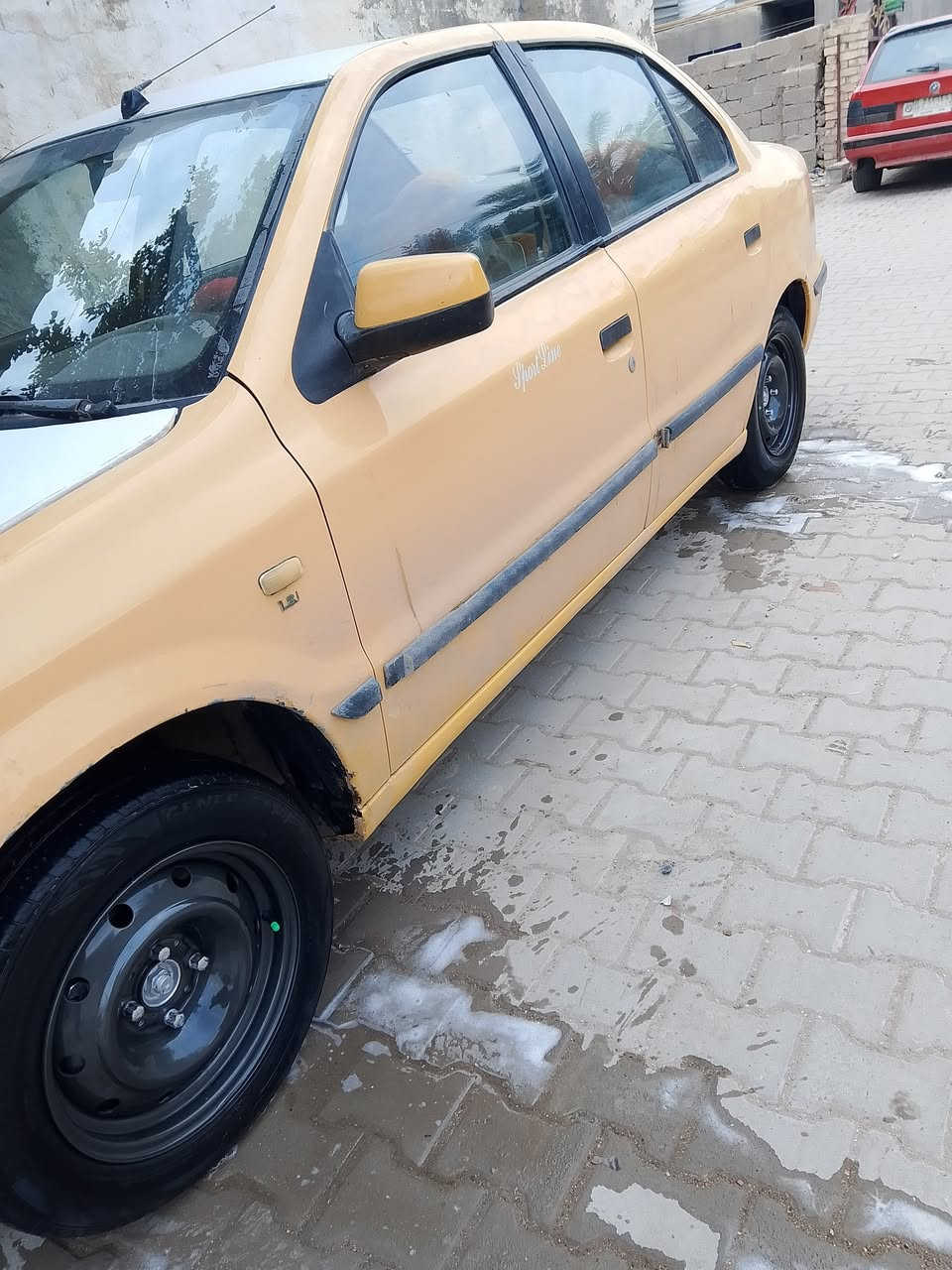 سياره عليه دامه تخم تاير جديدة باتري جديد
كير محرك خير من الله سياره كشره كلش حلو 
لا ضربه ولا صبغ  تدفه تبريد
دوخل حلوه 
صدره جديد  كبل الشارع
رقم بغداد الماني 
سعر 30 وبيه مجال وترهم قصاد اني خادم 
مكاني محموديه ***********
