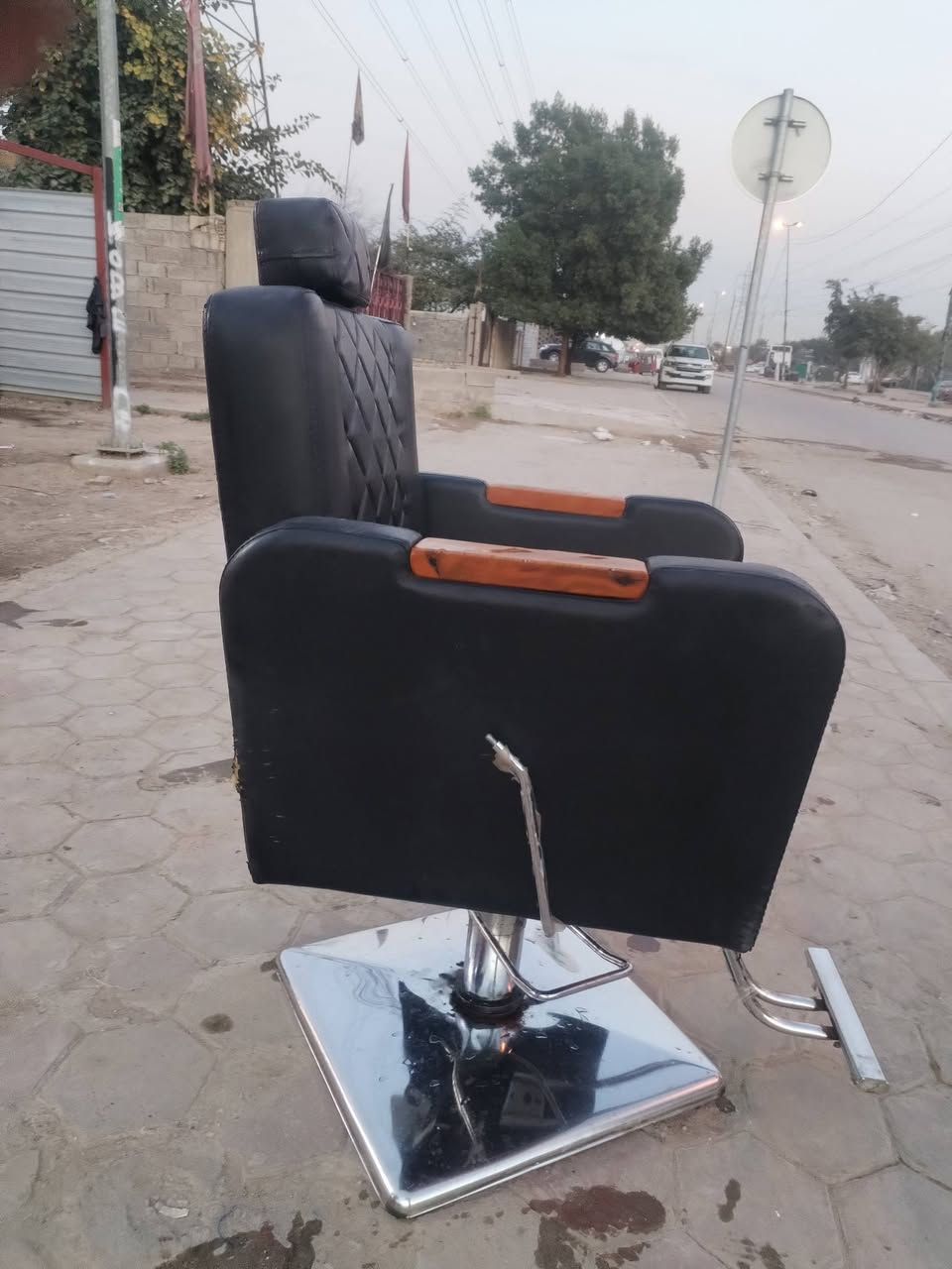 السلام وعليكم كرسي للبيع فقط يرادله صينيه هسه هوه شغال لان الصينيه ملحومه ب١٠٠ وبي مجال


**إذا كنت صاحب هذا الإعلان وتريد حذفه لأي سبب، رجاءا أرسل رسالة إلى الدعم الفني**