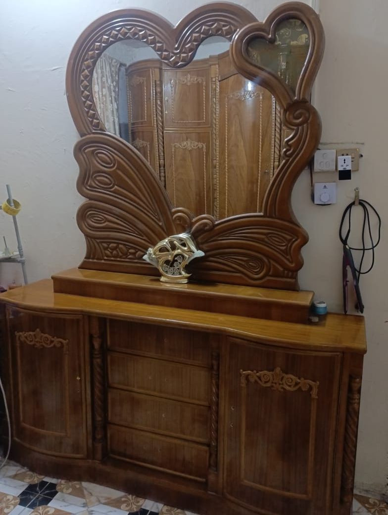 سلام عليكم للبيع غرفة نوم تسكام ضخمة و نظيفة بدون اي ضرر اخت الجديدة استعمال سنة و وياه ميز احذية ما مصوري

السعر 900 و بي مجال للشراي 
للاتصال و الاستفسار 
***********
