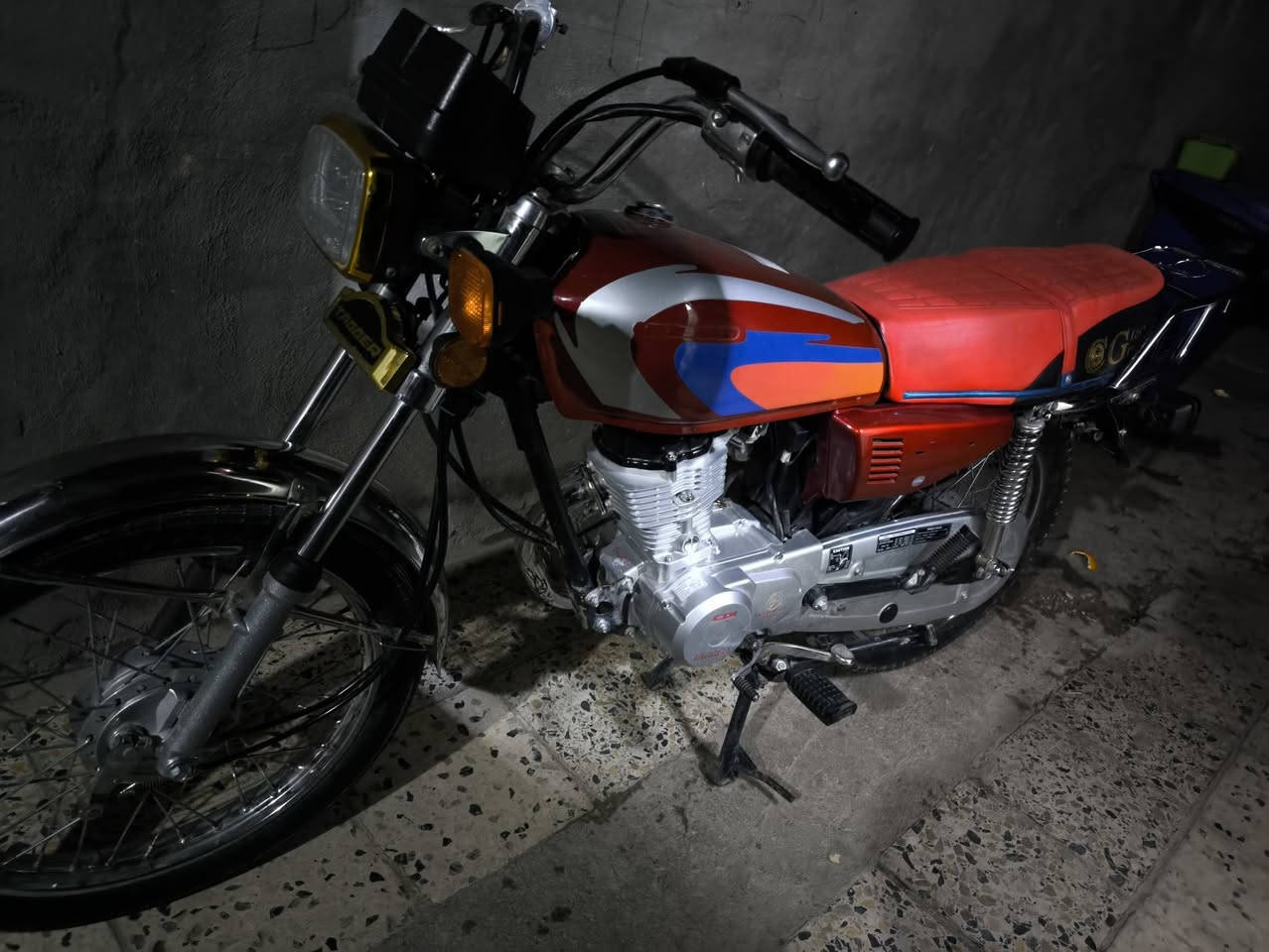 السلام عليكم اربعه كير شاصي اوراق اصولي مديل 2016 اصولي رقم شاصي وبليته تعمير تايكر 27  شراي تصل مو شراي لا تتصل
مو سكنر اصولي بس ترقم  شاصي زلغ مابي مغسول ومصبوغ ومعمر عليه  
***********
واتساب موجود
