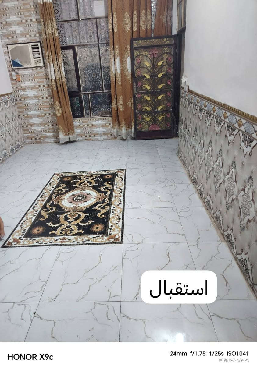 بيت للبيع قرب شارع الحمام***********
