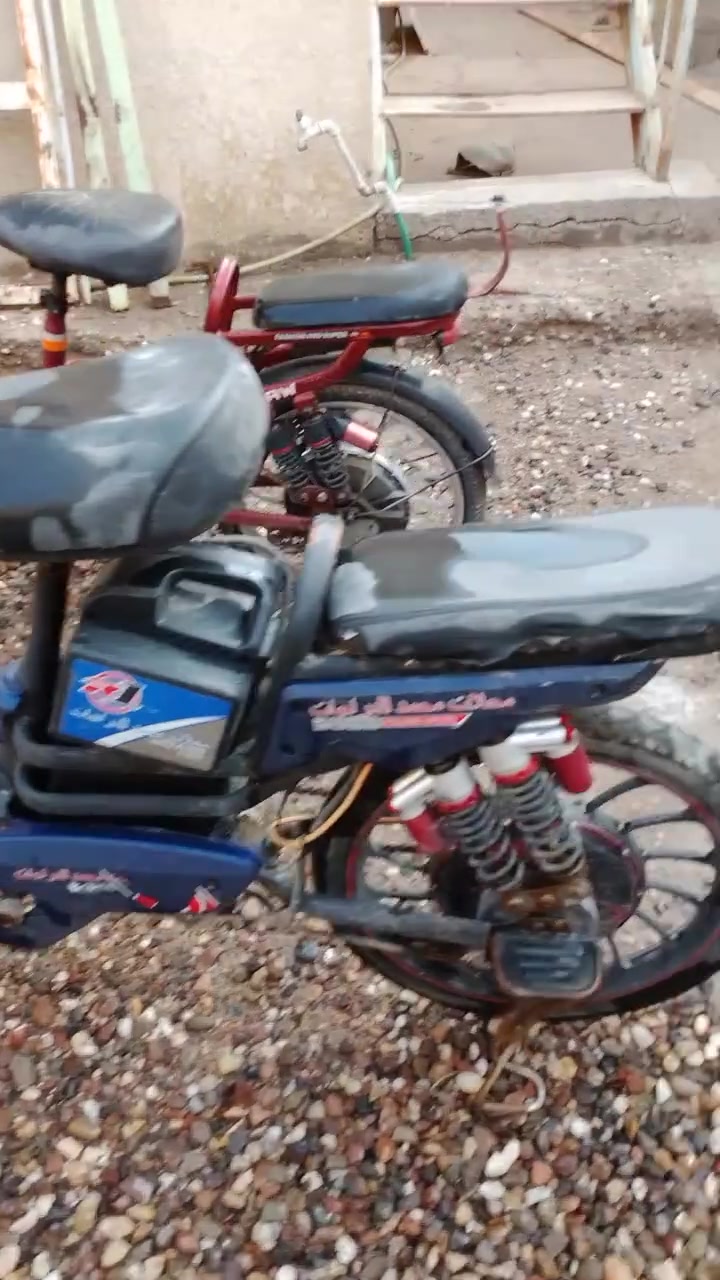 السلام عليكم دراجات شحن للبيع  الحمره يرادلهة فقط بطاريات والثانيه ما اعرف ابيع كوم حديد السعر ٤٠٠ وبيهن مجال مكان البصره ابو الخصيب رقم الهاتف بي ويتساب ***********
