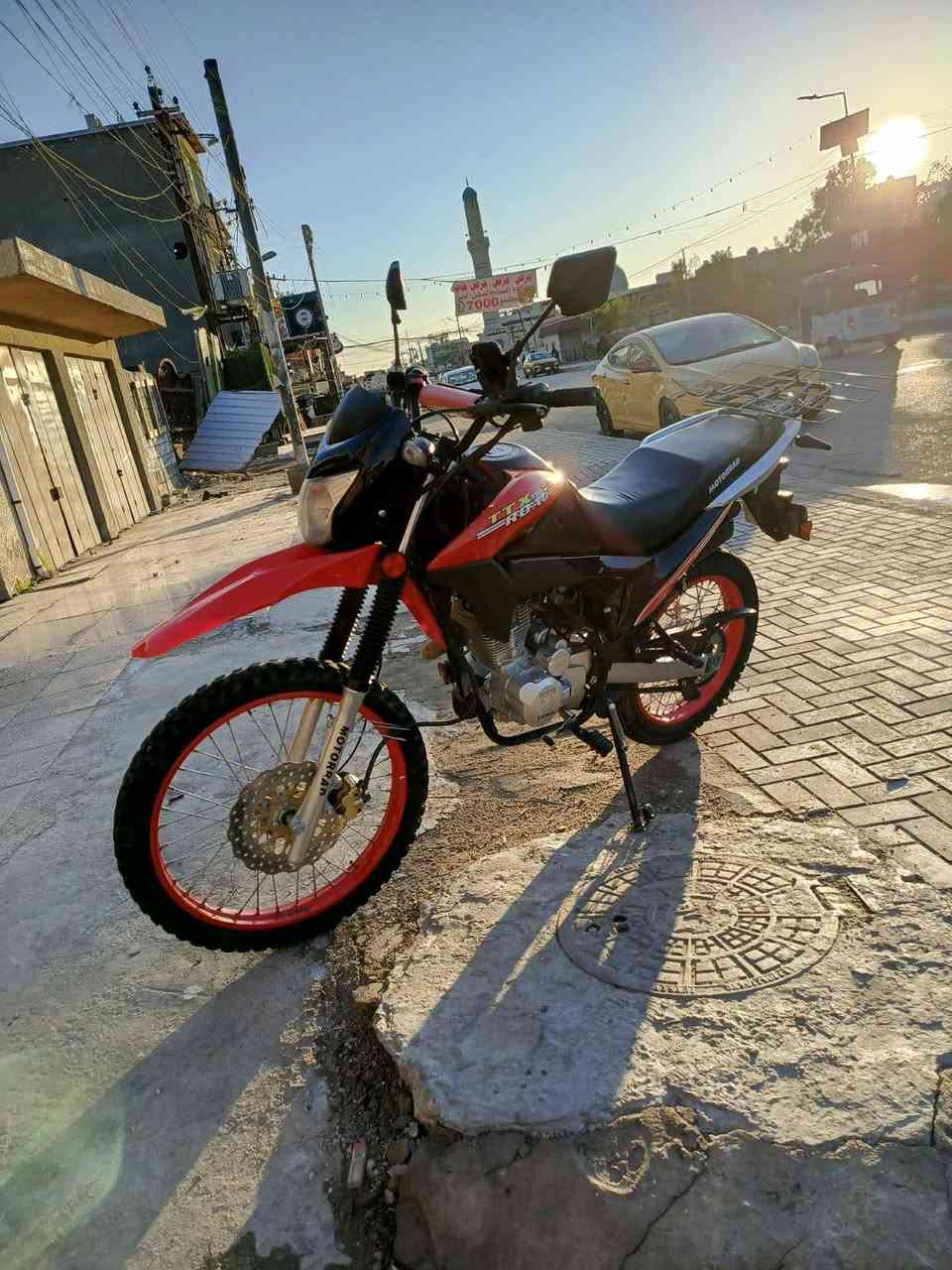 السلام عليكم قفاز لونسن للبيع رقم وسنويه اربيل الدراجه كفاله ولدراجه باسم ولد موجود ويحول بكل وقت ماشيه 23 الف ولدراجه ممغسوله التاير الخلفي قبل  ايام شاده جديد
السعر مليونين و بيه مجال وبيها مجال للطيبين 

متوفر واتساب ورصيد ***********
