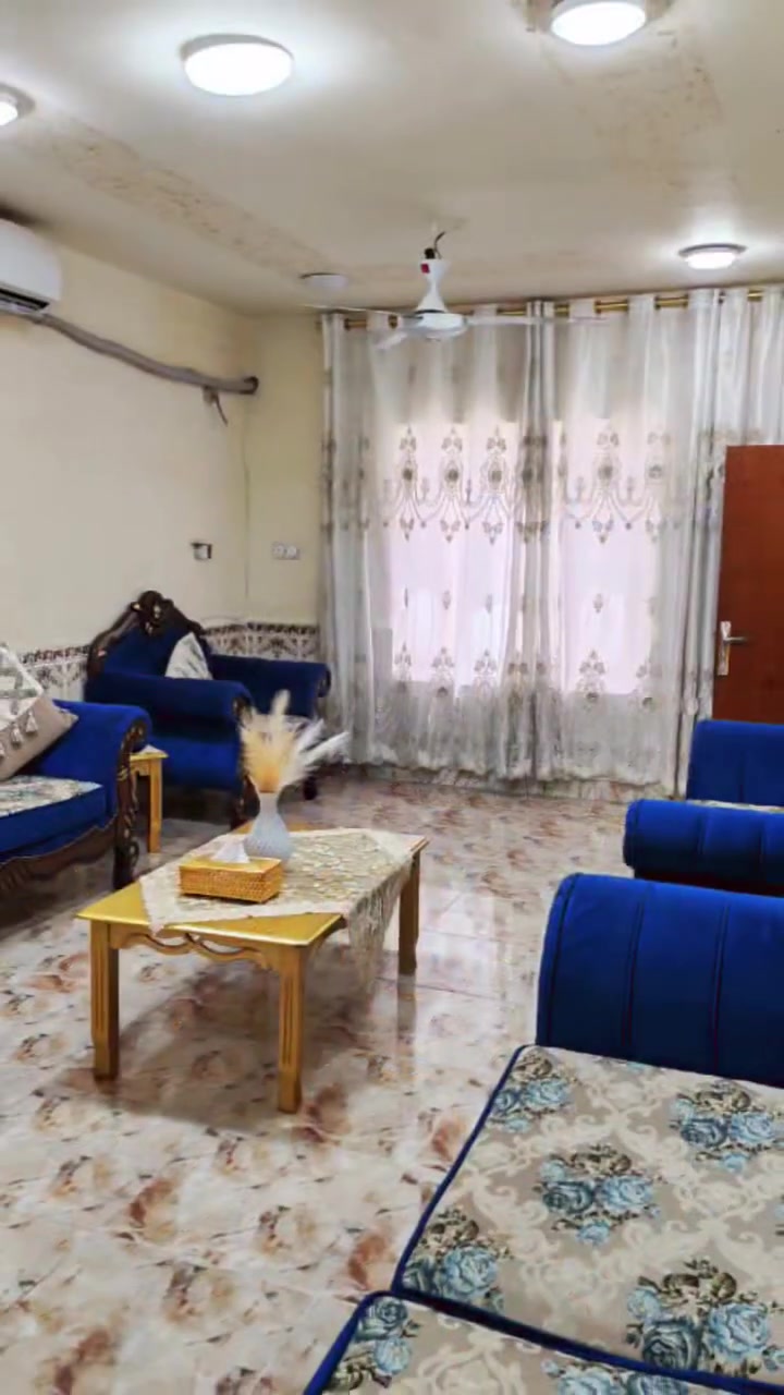 بيت للبيع مساحه 240م طابو صرف طابقين يحتوي على اربع غرف نوم واستقبال مع هول وصاله مع مطبخ وثلاث حمامات تسليح وسراميك مع حديقه وكراج لسيارتين مع منطقه فيها كافة الخدمات يبعد 60م عن الشارع العام يقع في حي التاميم. القادسيه الثانيه .خلف اسواق لؤي .للاستفسار الاتصال على. ***********.
