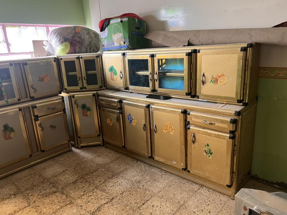 سلام عليكم 
كاونتر 6قطع للبيع نضيف 
السعر 350بي مجال 
***********
