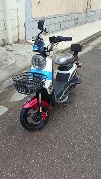 دراجه شحن  ٦ بطاريات حجم كبير  دراجه أي خلل عطل ما بيها سرعه حيل سريعه...