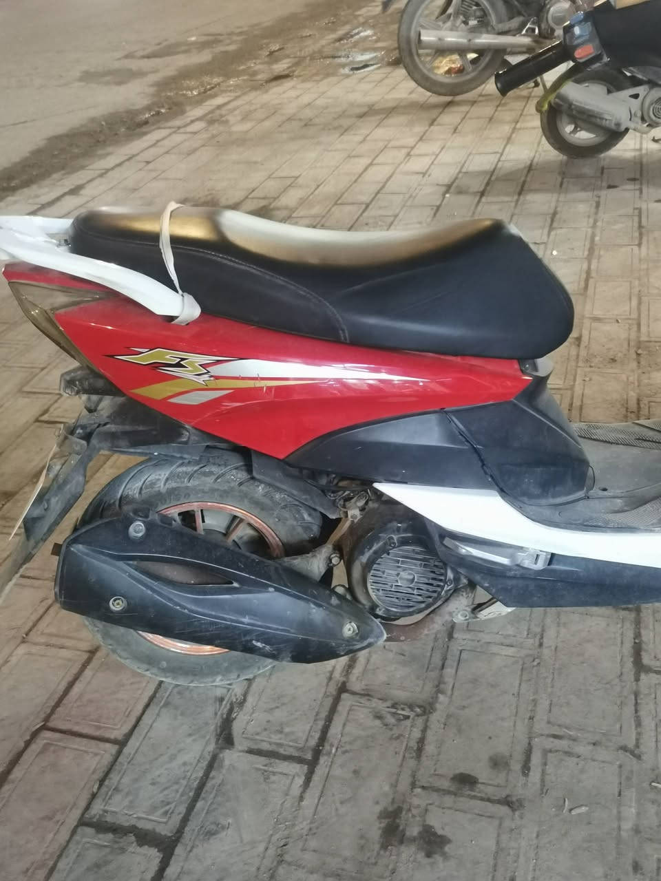 السلام عليكم
دراجه سكنس للببع نظيفه ومرتبه كلشي شغال بيها لانضوح ولا تبخير سرعه ومعدل مكينه ناعمه تجي تفحص وتشوف السعر 300 وبيها مجال قليل كربلاء
*********** واتساب
