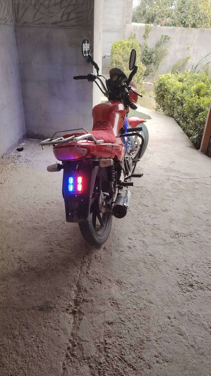 سلام عليكم
موطور سايم 17 للبيع بلادي
سعره 600 
مكاني عامريه فلوجه
***********
