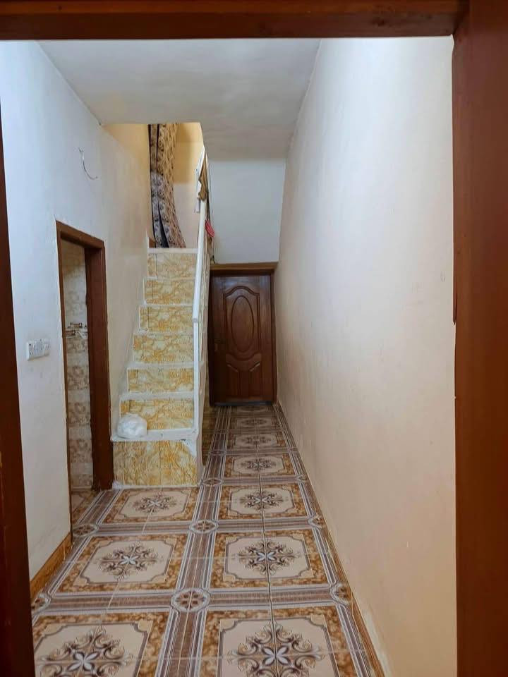 دار للبيع 100 متر طابو ملك صرف درج داخلي بيت نضيف جدا قرب شارع العام والمدارس
في منطقة 77 قرب مدرسة الشهامة 
السعر : 53 مليون وبي مجال ( معامله مباشر ويا صاحبه البيت )
***********
