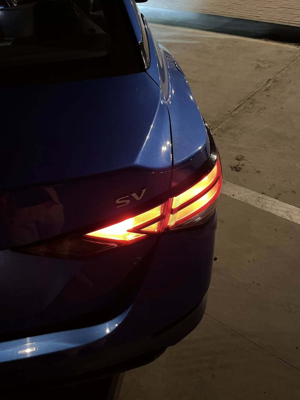 السلام عليكم ˛ يا الله
للبيع نيسان سنترا موديل 2024 وارد امريكي
العداد 50km بعدها زيرو السيارة 
رقم الشاصي 3N1AB8CV9RY298963

المواصفات: 
فئة SV لون ازرق جويتي المميز
بصمة تشغيل ،ودخول ذكي بصمة ابواب . 
رادار امامي وخلفي وجوانب. 
كاميرا خلفية دوار . 
حساسات. 
نقطة عمياء. 
مانع انزلاق. 
فول تحكم استيرن. 
نظام ECO. Sport. Normal
نظام توقف ذاتي . 
لايت led
شاشة تدعم carplay 
تحديد مسار
مثبت سرعة
محرك 2000cc
ومواصفات اخرى كثيرة. 

جميع إرباكات السيارة سليمة وبلادية. 
شاصي السيارة سليم 100%100 شرط الفحص. 

السيارة اني مستوردها ومصلحها بيدي تعتبر كلين تايتل فقط دعامية امامية شادلها بلادية مو تجاري

سيارة عَنْ تجربة شخصية بيها سلاسة بالقيادة وثبات بالشارع وصرفية بانزين ابدًا مابيها وبانزين عـاديّ بدون ﺎَيّ دوانز 

مبدل هايدروليك الكير ودهن المحرك من شركة امزويل وتايرات جدد

السيارة فحص مؤقت تترقم بغداد

للاستفسار عن السيارة الاتصال على الرقم او مراسلة عن طريق الواتساب 
***********
