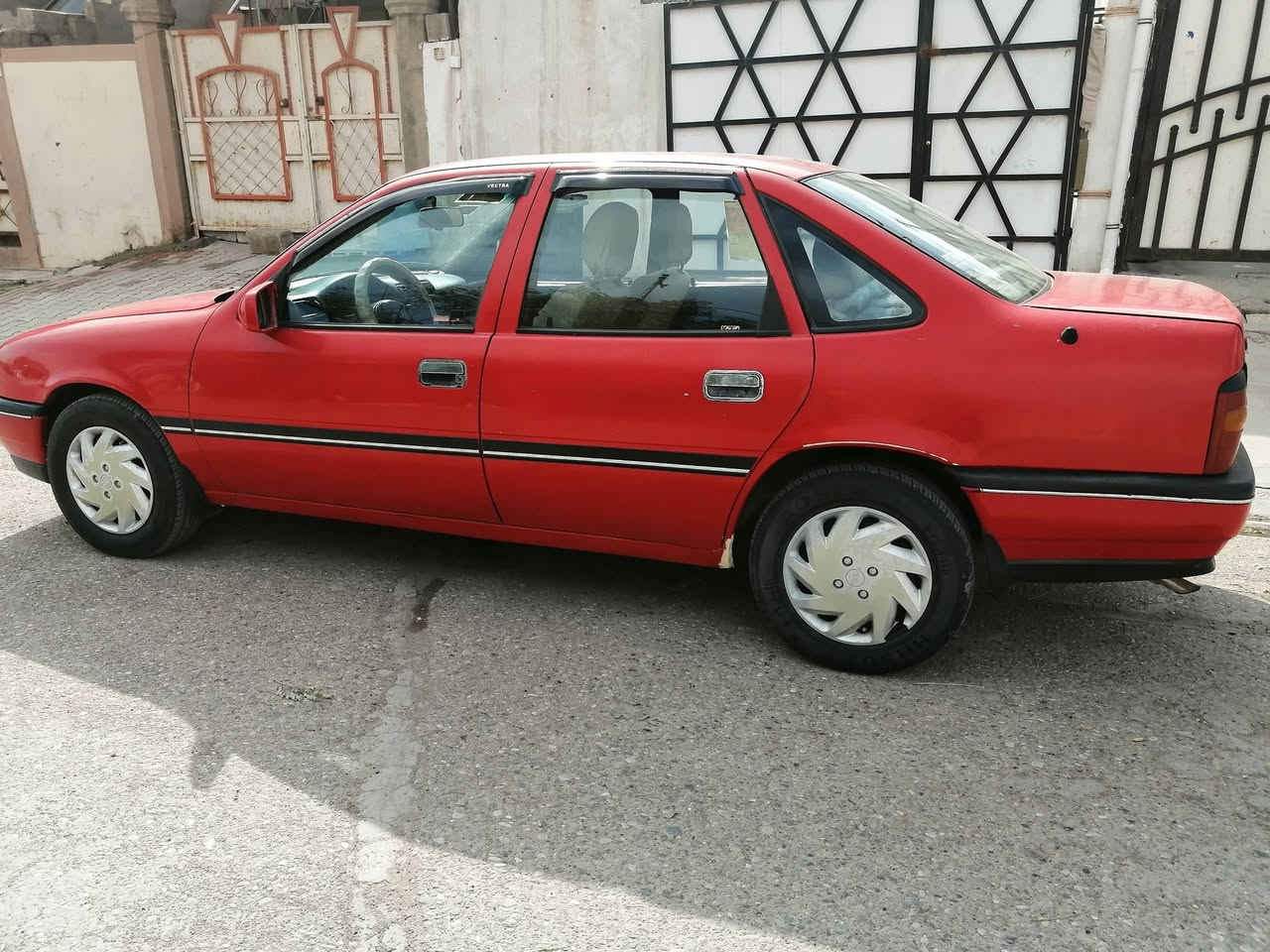 اوبل فكترا 18 للبيع رقم كركوك
سيارة مال بيت بأسمي شرط التحويل 
سنويه لل29
بيها كوبون بانزين
ضرر جامرلغ خلف السائق فقط سعر 50 بي مجال للطيبين
مكاني كركوك القادسيه
للاستفسار ***********
