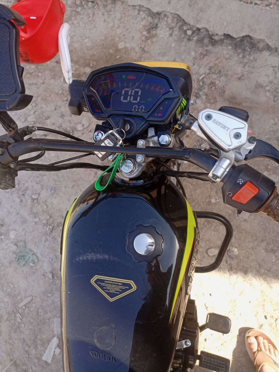 سلام عليكم
دراجة إيرانية سونك  حديثه موديل 25 بشهر 9 نظيفه كلش 
دراجة على الفحص بشرط فيتر وياك من تجي 
السعر 700 وبيه مجال عنوان بغداد مدينة الصدر 
***********
