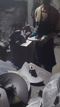 شفرات حلزونية • ماكنات رصف • كاتربيلر