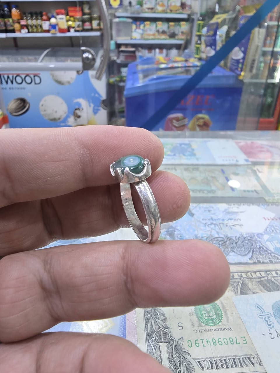 سليماني عينتين اخضر
ناعم كلش 
صياغه يدوي قياس ١٨ خنصر


**إذا كنت صاحب هذا الإعلان وتريد حذفه لأي سبب، رجاءا أرسل رسالة إلى الدعم الفني**