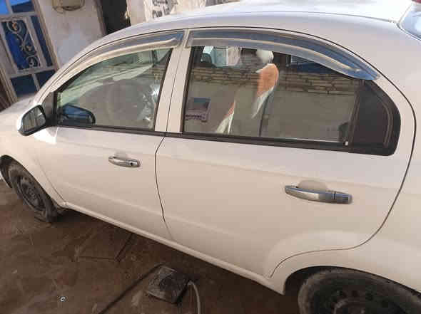 افيو موديل2009 باسمي اوتوماتيك السعر 82
