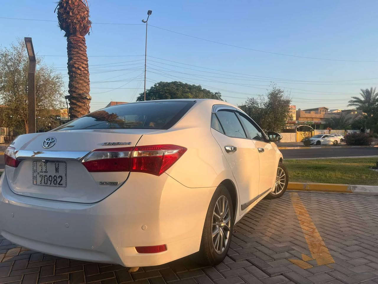 كورلا خليجي موديل ٢٠١٤ ساز نظيفه كلش
محرك ٢٠٠٠ الكبير
 كير AT المرغوب
حساسات خلفيه
 كامره خلفيه شاشه اندرويد
اشاير مري تحكم استيرن
 رقم بغداد الجديد  لل ٢٠٣٠ باسمي هزه جديده 
 مكاني بغداد الكرخ حي الحسين
رقم الهاتف ***********
السعر ١٢٠ ورقه
بيها صبغ صفحة السائق فقط  بدون دواخل الباقي كفاله بجم كفاله تبريد بلادي ثلج ابد ما يفصل عليها ادامه كامله
