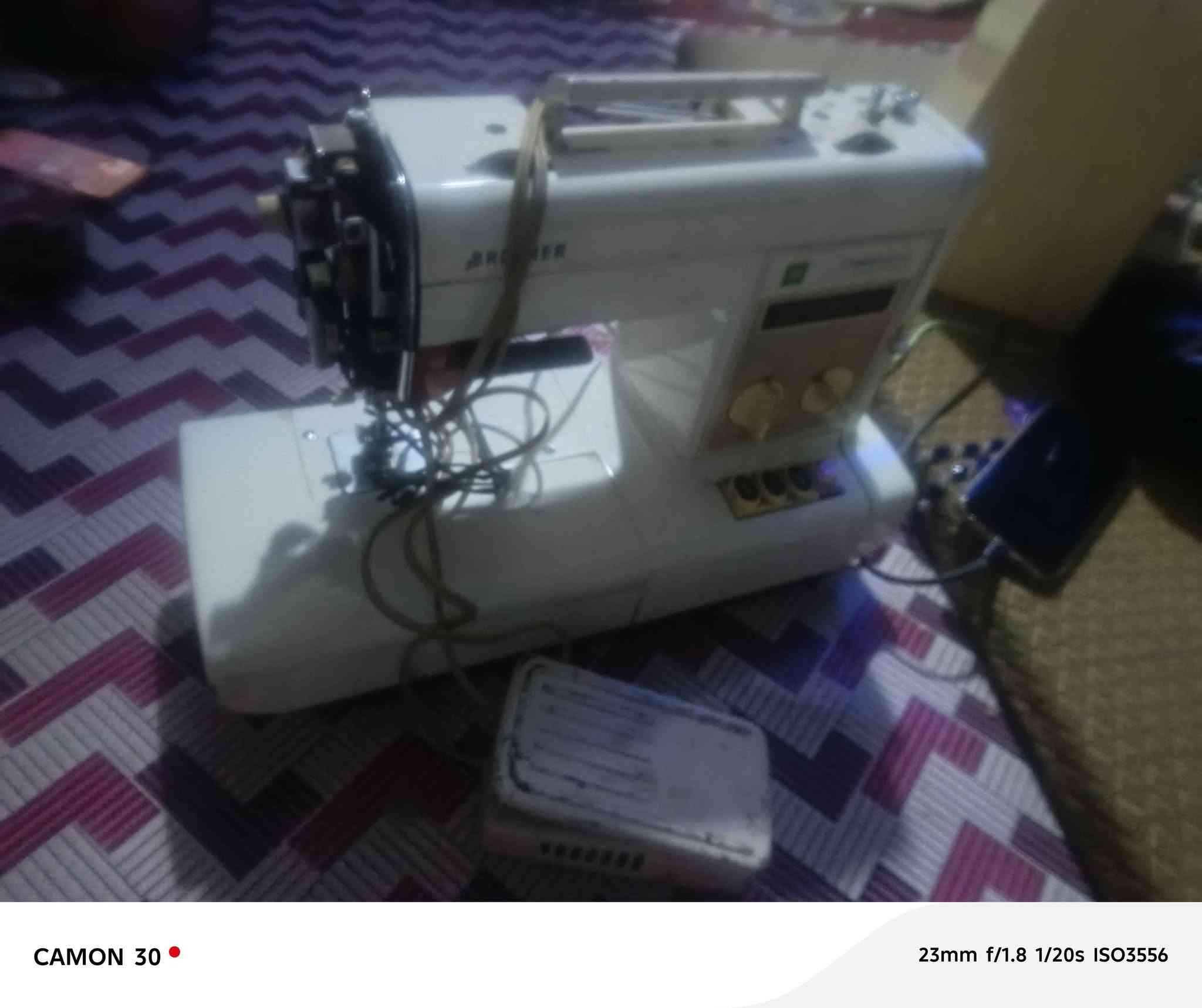 ‎مكينه خياطه شغاله نقص بس الميز ،،، للستسفار،، ***********،،، سعر 150وبيه مجال‎ البصرة, العراق
