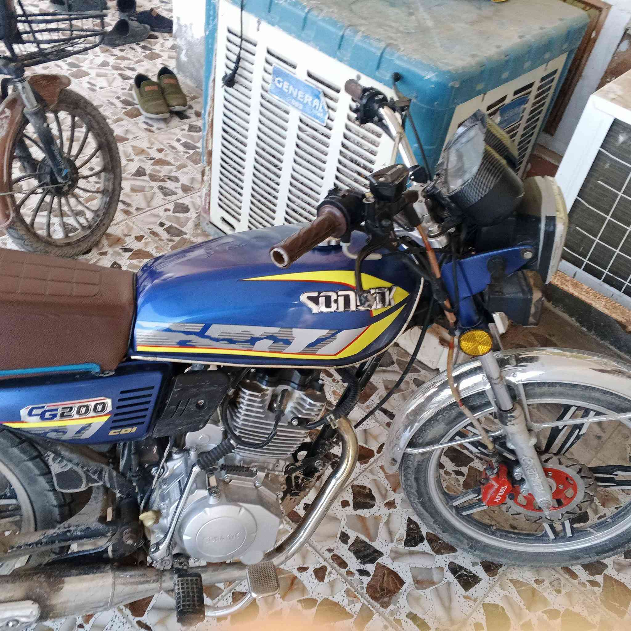 السلام عليكم دراجته 2024 كلشي بلادي بيها نضيفه أوراق بيها 

شلعه معدل مكفوله كهربائيات كامل شلعه تشك الگاع 

السعر 675
 متواجد ع رقم لو واتساب ‏‪***********‬‏
