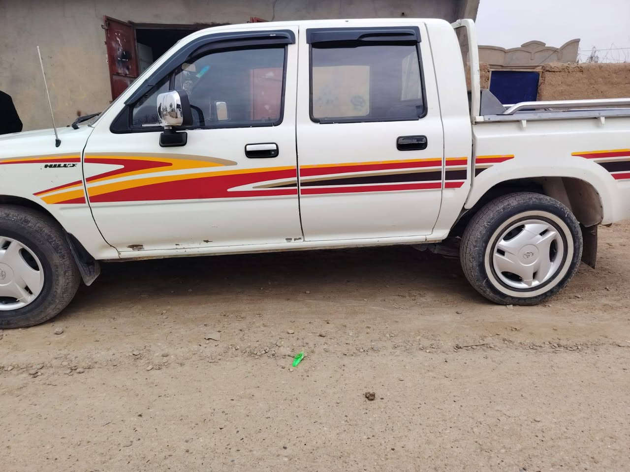 السلام عليكم بكم تيوته للبيع موديل 91 رقم جديد بسمي كلو شرط  كابون بانزين  بي العنوان كياره قريه خباطه التفاصيل اتصال عل رقم ***********
