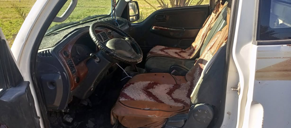 سياره عموشه للبيع بيه خويس بلدوسات محرك مجفت جديد صارله شهرين تخم تاير باتري جديد موديل 2008 السعر  85  وبيه مجال بسيط على الراقبين باتصال على الارقام التاليه *********** أو ***********
