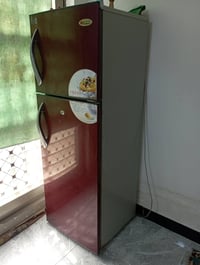 ثلاجة + طباخ للبيع شغالات وع الفحص السعر 150 ألف قفل 07812111362