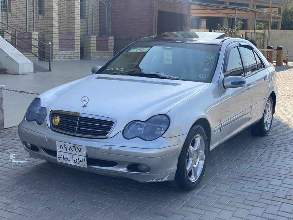 للبيع 
مارسدس 
موديل 2000 ادوات 
محرك كير شرط 
كشنات جلد 
كشنات كهربائي 
تحكم ستيرن 
سلايت 
تخم تاير جديد
كهربائيات كلها شغاله 
مسجل شاشه 
صدر امامي خلفي جديد
السياره جديده بمعنى الكلمه آحلا من آلصور جاهزه ماناقصها برغي 
مكان السياره تكريت الأستفسار آتصل ع صاحبها 
‭0780 031 0364
