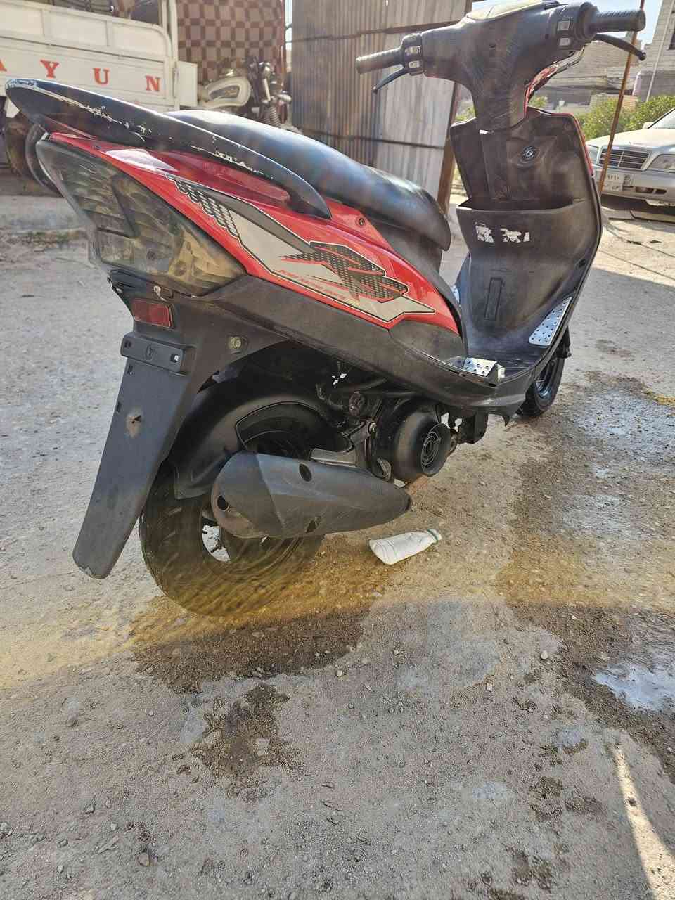 دراجه مفتوحه والفات دراجه شغاله سلف هندر عوزها بس باتري 
السعر 450 وبيها مجال مكاني حي الشهداء 
***********
