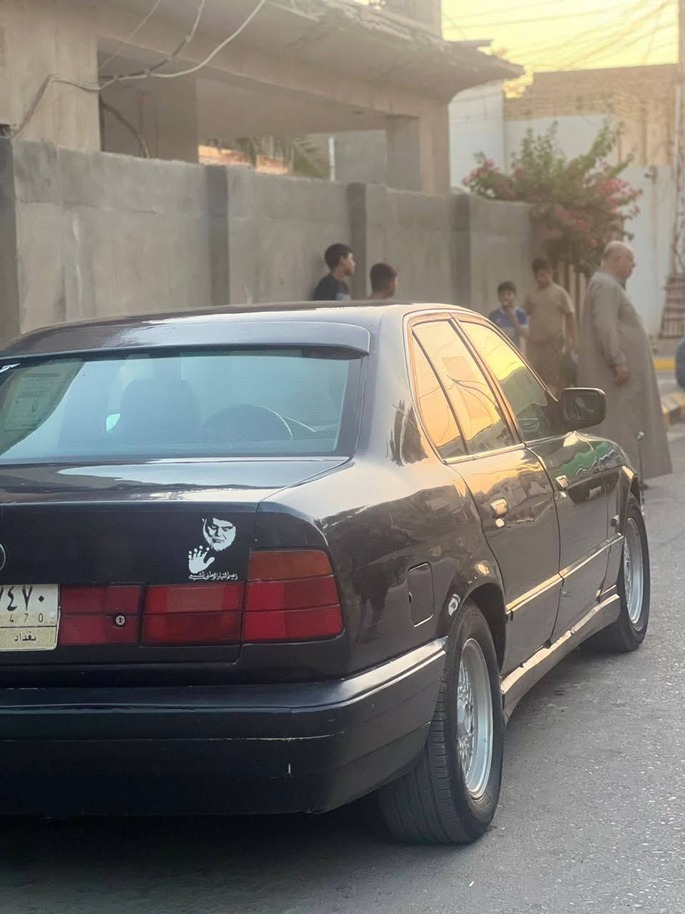 السلام عليكم شباب بي ام 535محرك بلادي سيارة نضيفه وحلوة حداديه تخم تاير تبريد موشغال سعرة ٤٨ وبيه مجال قليل مكان واسط الكوت قضاء الحي رقم صاحب السيارة ***********

