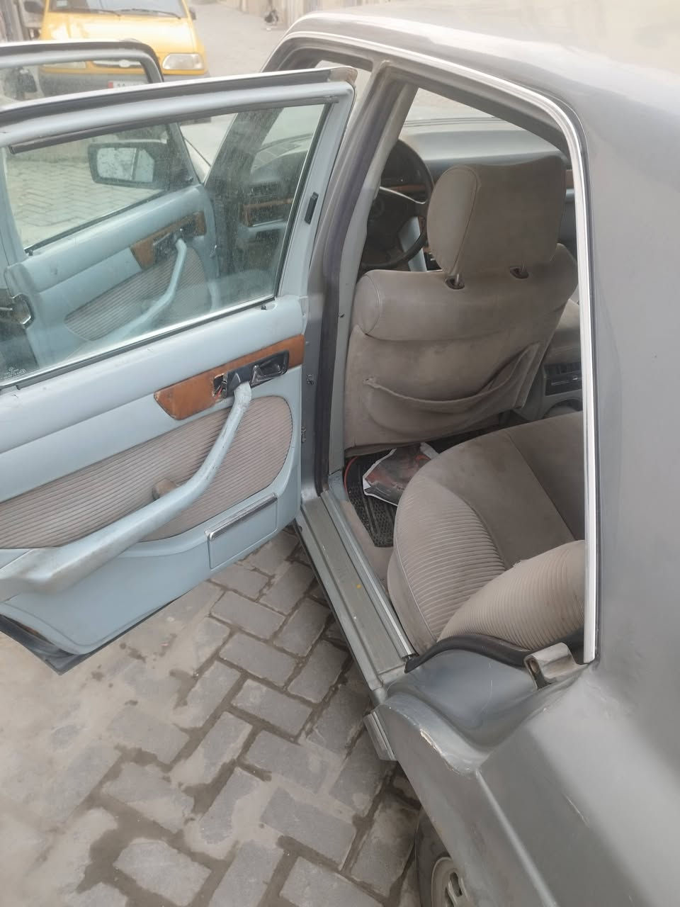 السلام عليكم مرسيدس بنز موديل 90 كير ومحرك بطه 3000 السياره كامله من كلشي السعر 42 رق م بغداد ***********
