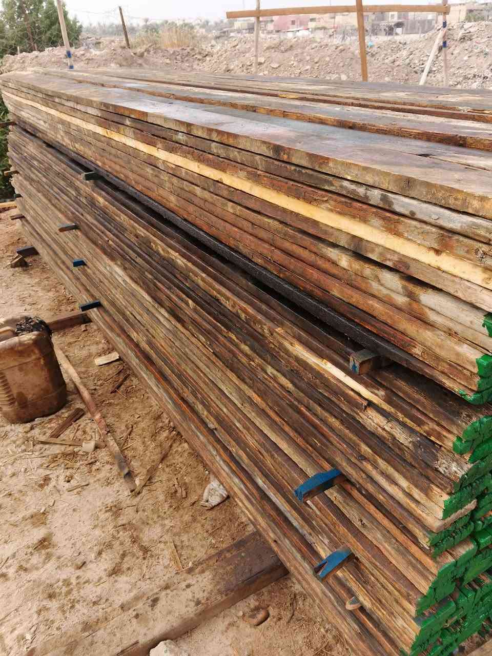 السلام عليكم 8 مكعبات لوح طول 4م انج تارس روسي ومكعب سير طول 3م العنوان حله شارع  80مجاور مؤسسة العين رقم الهاتف ***********
