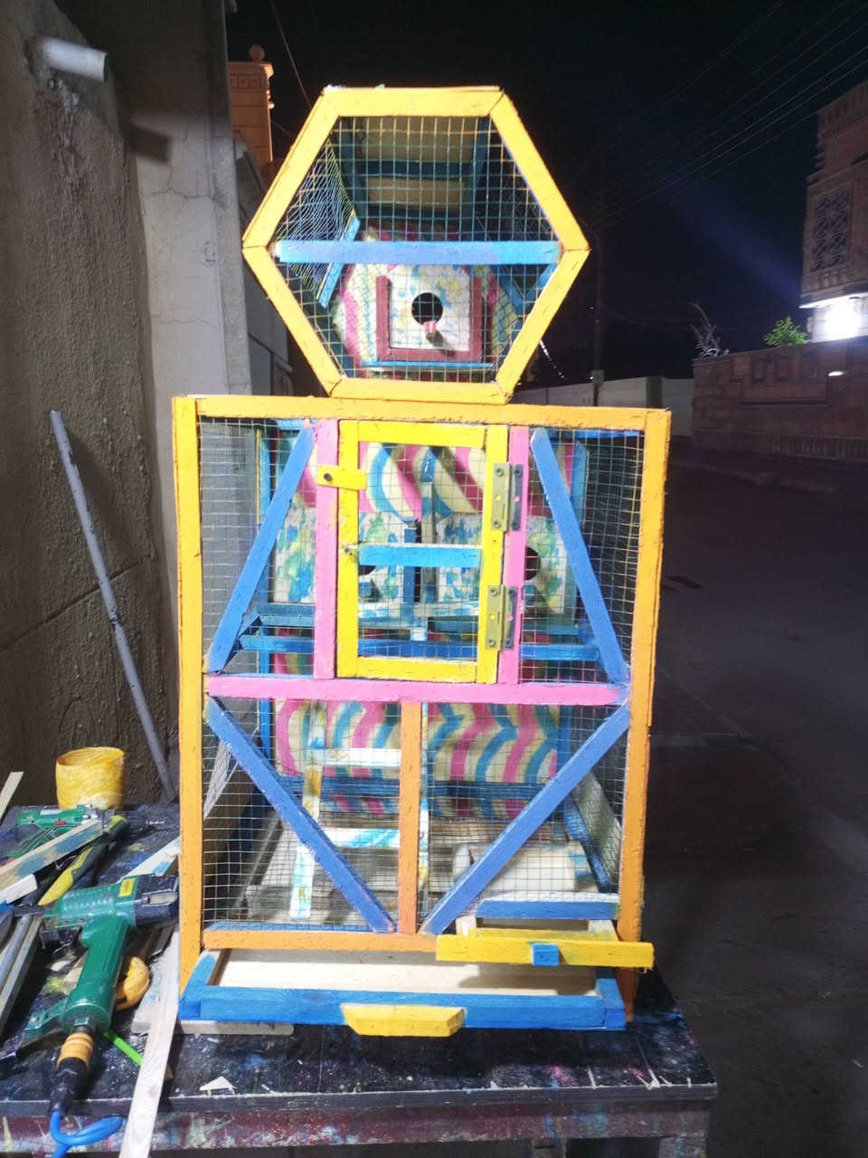 السلام عليكم لعمل وبيع كافه انواع اقفاص البلابل وخانات الطيور تفصال حسب الطلب يوجدي لدينااقفاص حجم صغار جمله ومفرد وانواع البيوت جمله مفرد العنوان تكريت حي الجمعيه شارع المدارس للاستفسار واتساب هذا رقمي***********
