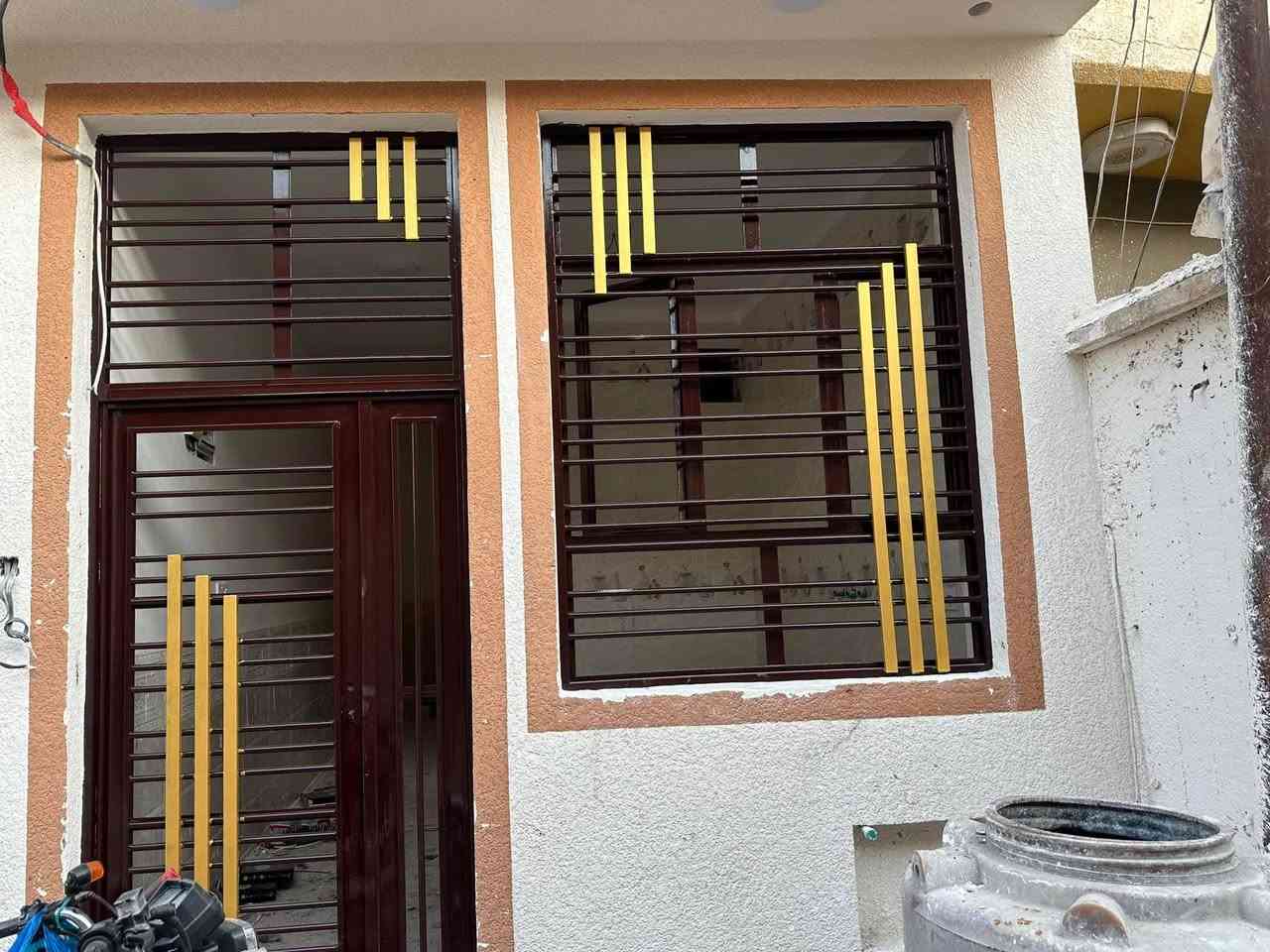 صباغ شباك وباب *********** شغل درجه اولى بأسعار مناسبة

