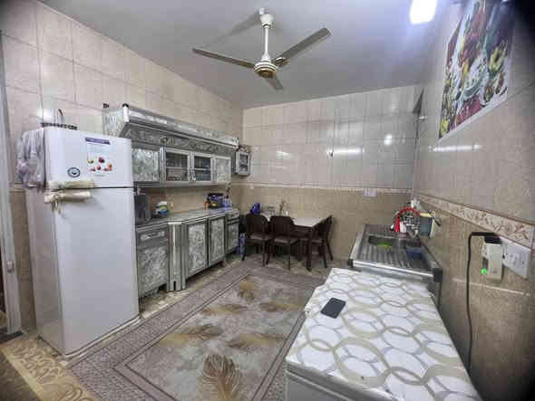 السلام عليكم بيت للبيع/ المساحه ١٢٥متر الواجه ٥متر والنزال ٢٥متر يتكون من استقبال وممر معزول وأربع غرف نوم وصاله ومطبخ وحمام عددٍ ثلاثه ومنور جانبي ومنورخلفي وكراج سيارة وامام البيت تشجير150متر العنوان/العبيدي شارع العابد تصل على هاذه الرقم لمعرفت السعر الرقم ***********
