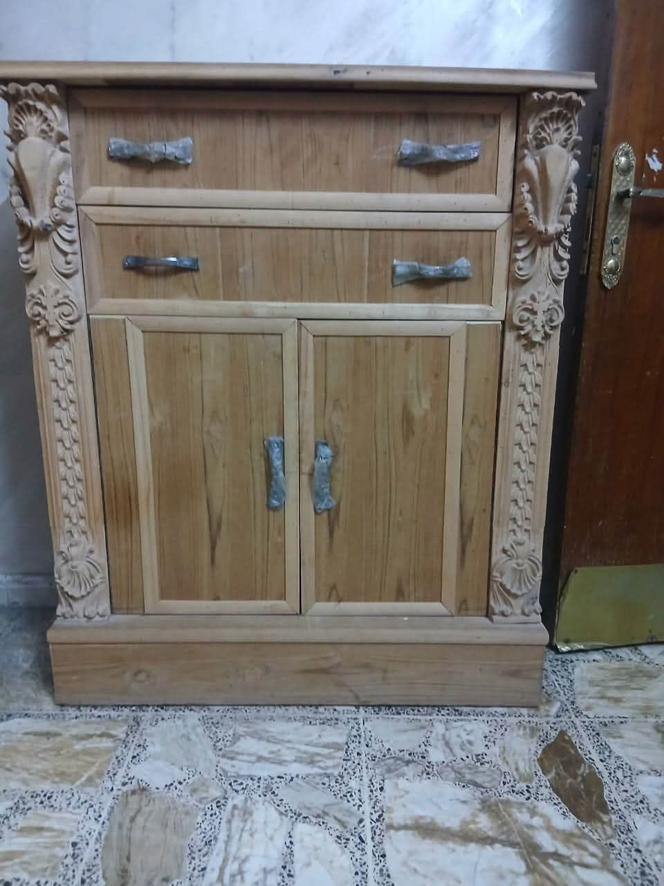 السلام عليكم
غرفة للبيع مال بيت زان حطاطة درجة اولى ضهر جرجوبة براغي ام الدنك بعدها ما مصبوغة  مشتراها تلت ملايين ورايدينها مليون ونص  الغرفة ضخمة بس التصوير ظالمها احلا من التصوير بهواي
العنوان بغداد


**إذا كنت صاحب هذا الإعلان وتريد حذفه لأي سبب، رجاءا أرسل رسالة إلى الدعم الفني**