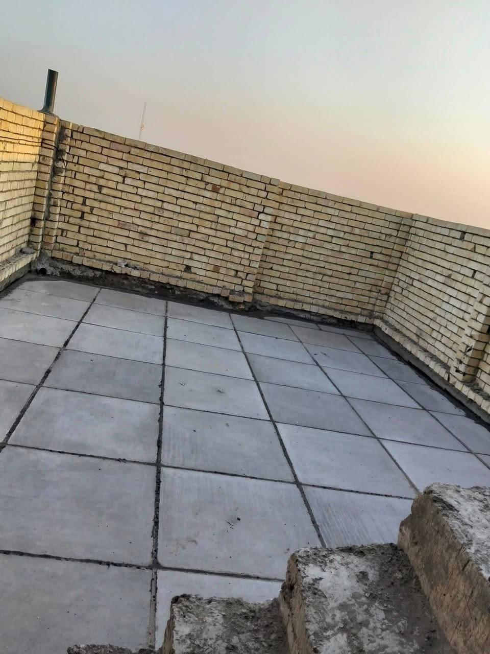 السلام عليكم للبيع بيت هيكل بل زراعي مال حي الامين الثانية الزراعي مقاطعة 2على 8 فرق  بيت عن 2على 9 مدفوع اشتركات كهرباء أو ماء طابو صرف سند 25 الموصفات موضحه بل فيدو بناء حديث 5 غرف نوم من عده الاستقبال 4 حمامات قريب على مشروع المدارس المشروع راح يتنفذ  المساحه 100 متر 5في20  امطبك.اشتايكر.جديد. امسس.كهرباء.او ماء عوزه بس ابياض او كاشي السعر 120 او بيه مجال رقمي ***********/***********
