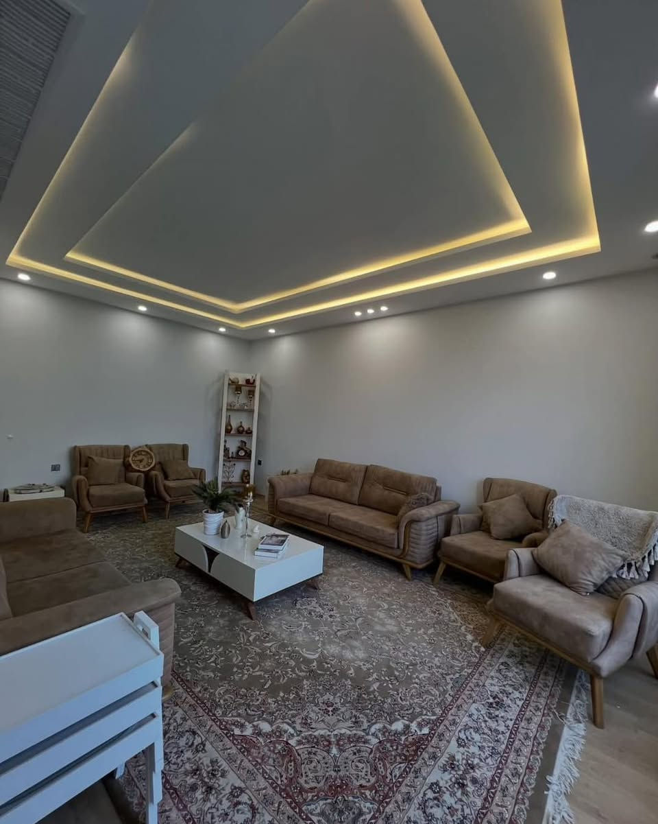اعلان رقم ( 1229 ) 📺
———————————
دار للبيع ( 200م ) واجهة ( 10م ) 🏘
———————————
#موقع_العقار 🗺 : كركوك - خلف دائرة مرور كركوك - مجمع سوما ستي - على شارع 20 متر - مقابل حديقة 
———————————
طابق اول : غرفتين نوم + مطبخ + صحيات + هول + استقبال + كراج  
طابق ثاني : غرفتين نوم + هول + صحيات
———————————
ملاحظة : الدار مطلوب 125 مليون بقسط شهري 650 الف
———————————
طابو ملك صرف - بأسم شخص واحد 
———————————
لمزيد من معلومات اتصال على ارقام التالية :
***********
***********
———————————
عنوان المكتب : كركوك - واحد آذار - فلكة اولى
