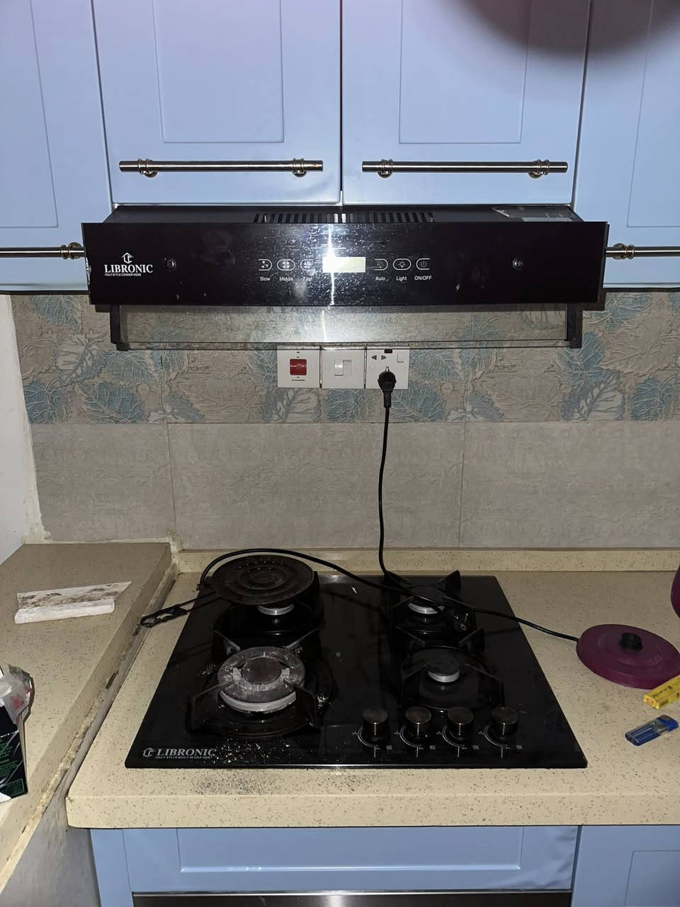 عندي أغراض مستخدمة بحالة ممتازة للبيع 
كاونتر تفصال تركي 
طباخ 
فرن كهربائي 
ساحبة 
براد فلاتر 
مكاني بغداد شهداء البياع شارع السوق رضا 
للتواصل الاتصال على الرقم *********** متوفر واتساب
