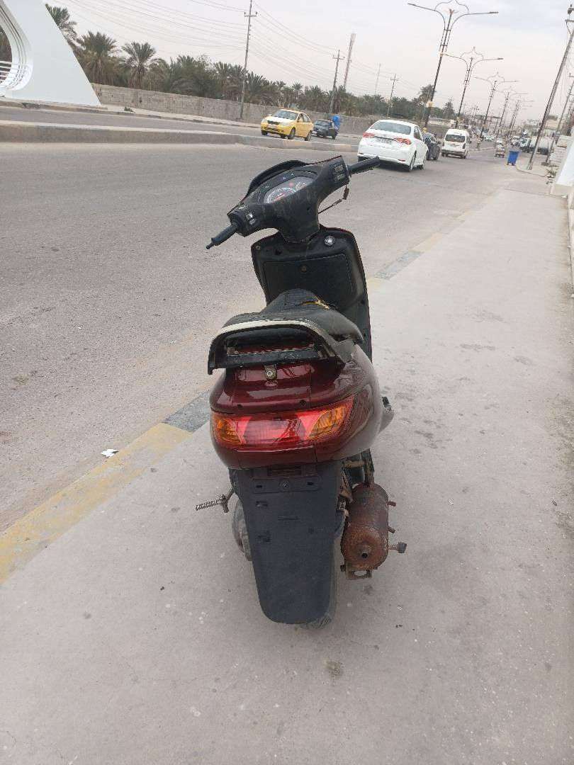 دراجه فراشه للبيع 
مكينه مفتوحه مره وحده كهربائيات كلشي شغال سلف هندر اشاير لايت صطابات كلشي جاهز دراجه حلوه وجاهزه رايدهة ب٤٠٠ مكاني البصره ابي الخصيب هاتف 0️⃣7️⃣7️⃣5️⃣8️⃣7️⃣7️⃣2️⃣4️⃣4️⃣6️⃣
*********** البصرة, العراق
