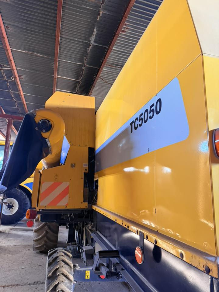 اللهم صل على محمد وآل محمد 
للبيع حاصدة نيوهولند أوربي 
حجم 5050 هايدرو 
4بلم 
رقم سليمانية 
مشتغلة موسمين بالعراق 
للاستفسار 
***********
