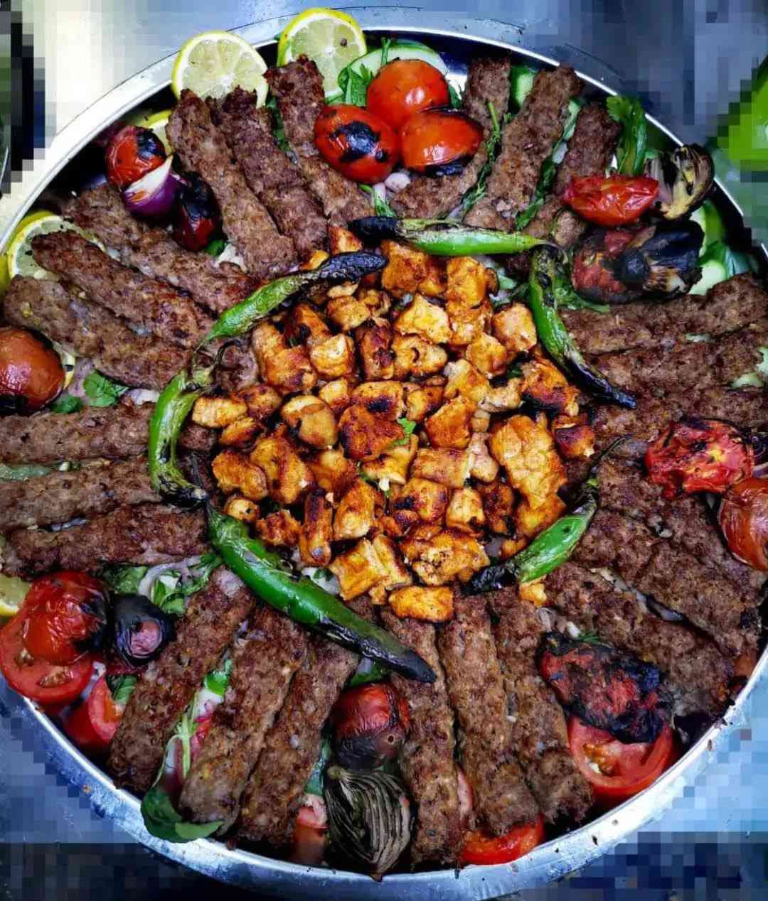 مطعم ركن المشاوي بأداره كاظم عرعور يقدم لكم اطيب وجمل صواني مشكل يوجد لدينا انواع المشويات يوجد خدمه توصيل اي مكان بلخالص كل هلا بيكم العنوان قرب مجمع كوين هاوس للتسوق المنزلي متواجدين من ساعه ٢ ضهر لحد ليل كل هلا بيكم كلبي الحجز ***********
