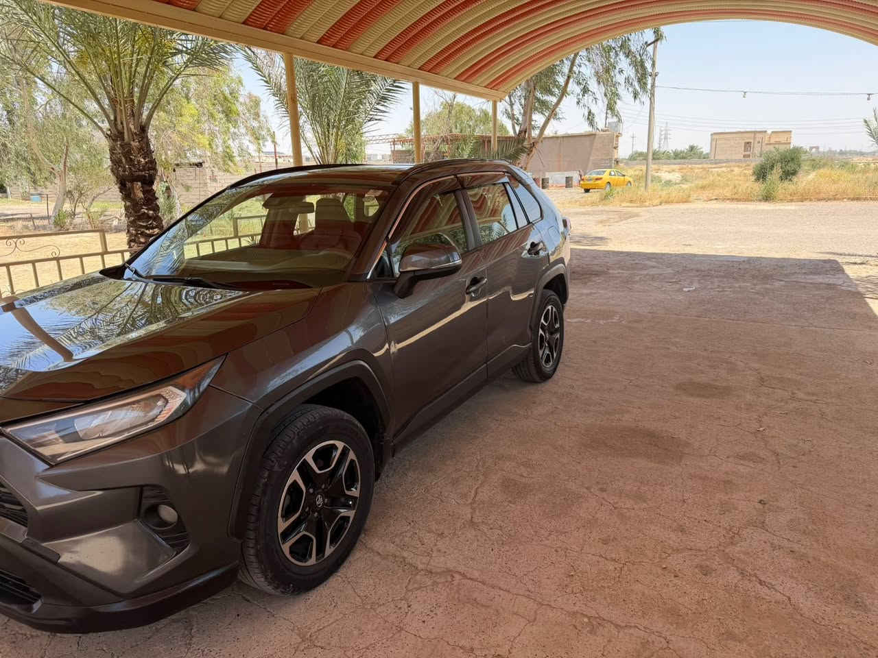 السلام عليكم للبيع راف فور 
موديل21
فول الفول  1/1
السعر 185وبيها مجال حك جيتك 

‭0770 204 0437‬
