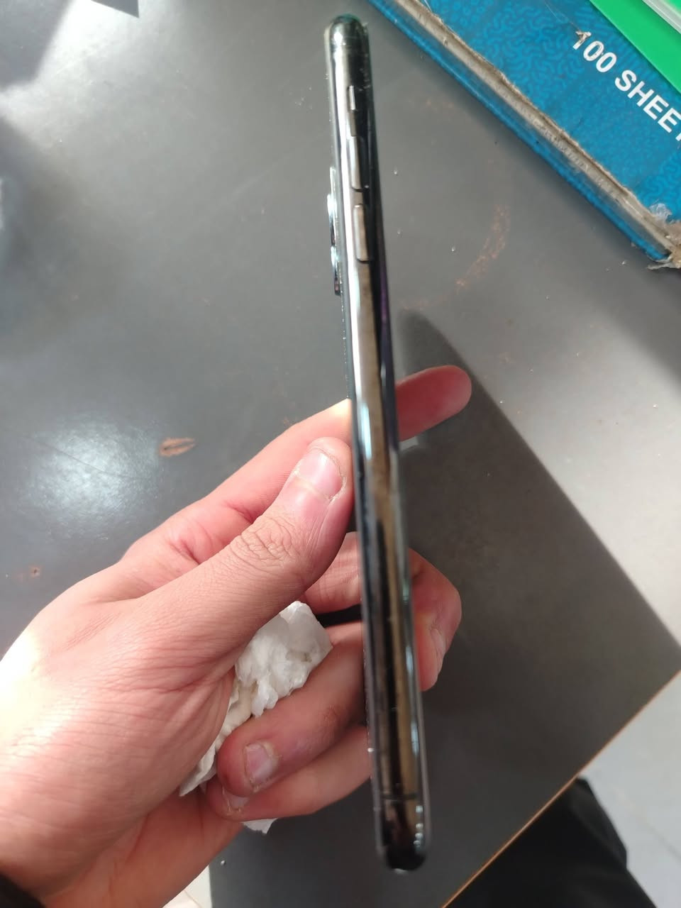 سلام عليكم
ايفون 11 برو ماكس مامفتوح ذاكرة 64دبل سيم بطارية 74
بي فقط طخه بالشاشة من فوك مطلوب 325 الرقم 
***********
