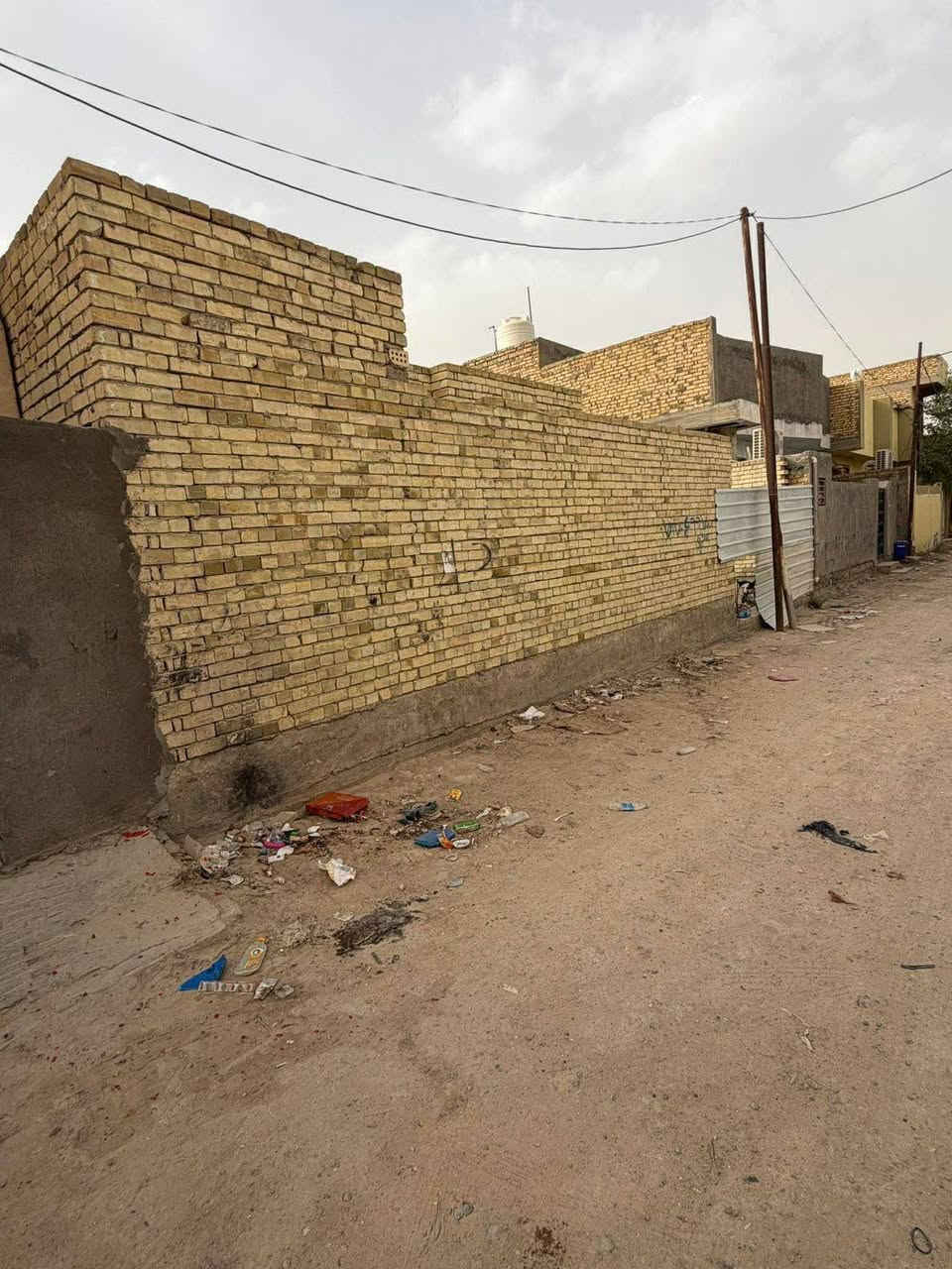 هيكل بيت للبيع 200متر 

شارع المطار الجديد مقابيل المطار 

فرع محطه العابدي لغسل السيارات 
غرفتين 
صاله 
مطبخ
هول مفتوح على الاستقبال 
وتخاريج

السعر مناسب جداً


**إذا كنت صاحب هذا الإعلان وتريد حذفه لأي سبب، رجاءا أرسل رسالة إلى الدعم الفني**